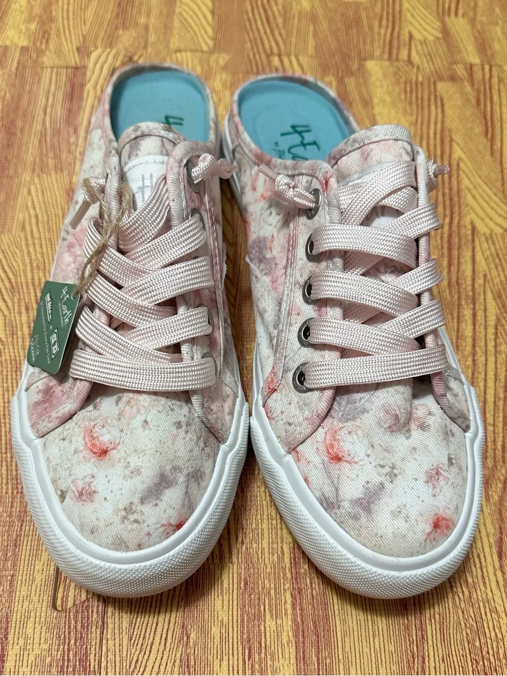 Women's Floral Canvas Slip-On Sneakers - Pink